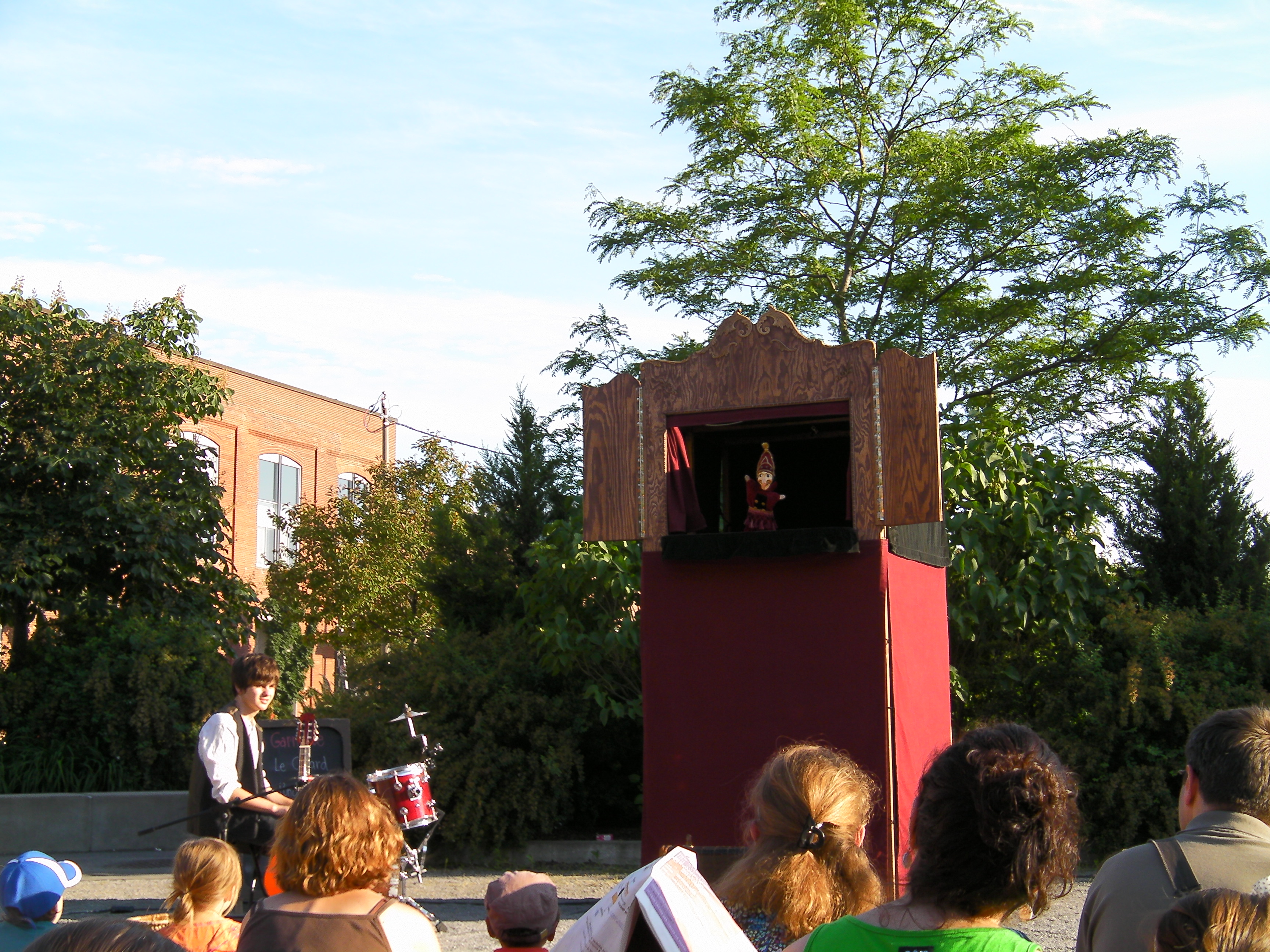 Punch & Judy_ La rue Kitétonne (Montréal) 2014_Photo: TM