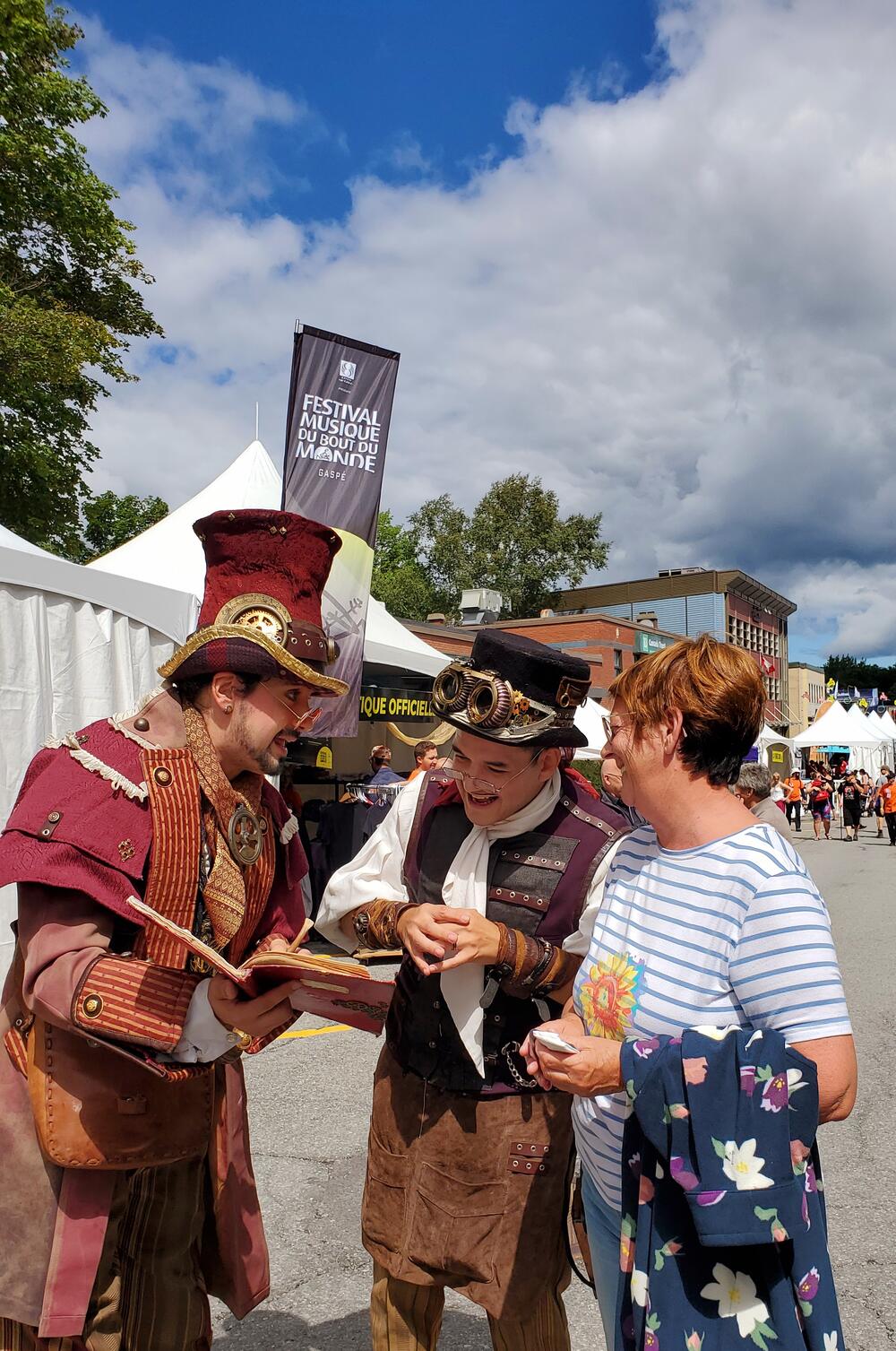 Professeur Caractacus et Basil - La Fabrique Insolite